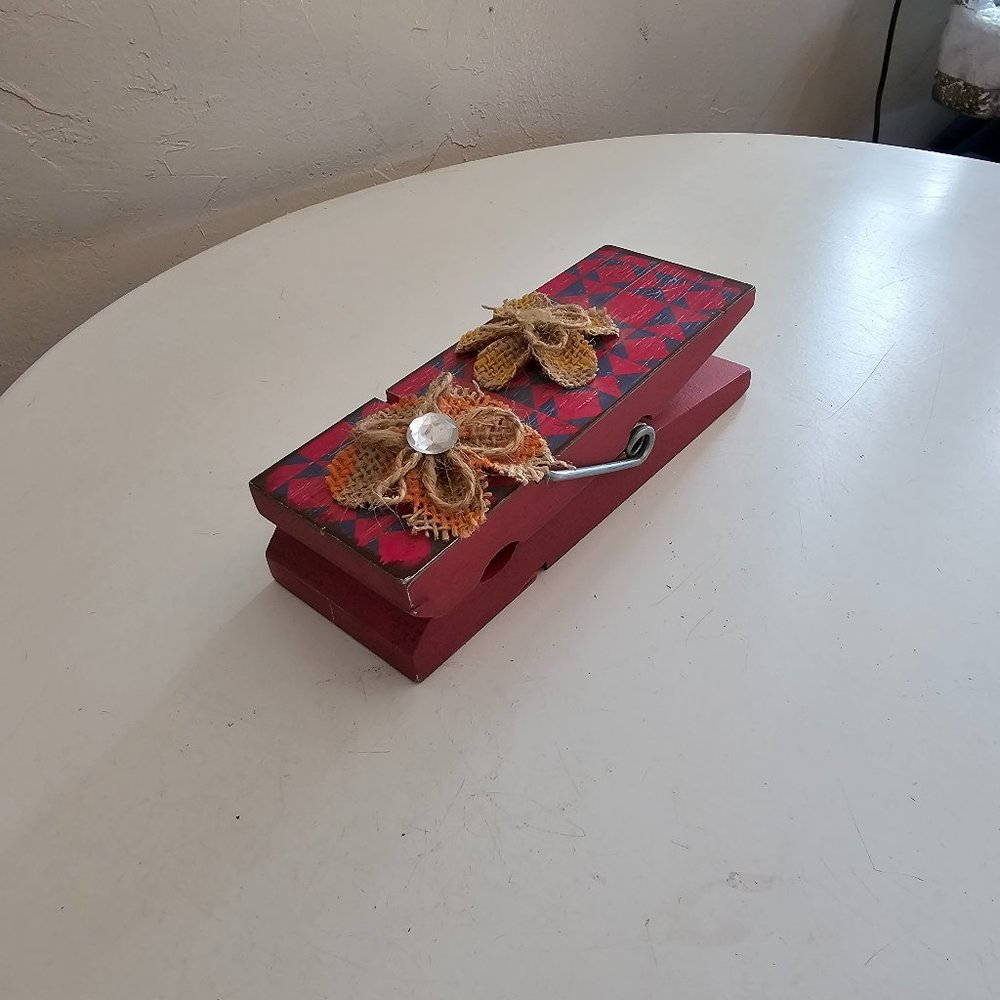 Large note clip wall or table decore